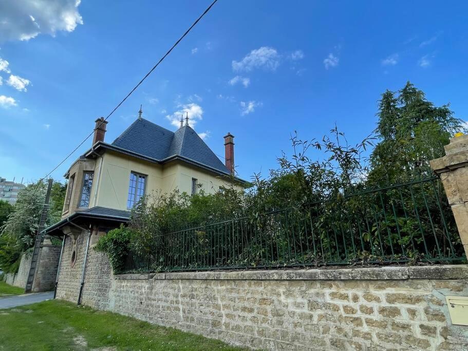 Maison Independante La Quietas Sur Les Hauteurs De Sedan Exterior foto